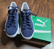 Load image into Gallery viewer, Puma Suede Shoes(Mens10)
