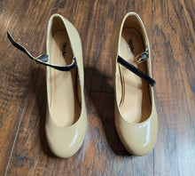 Load image into Gallery viewer, Mossimo Heels Shoes/Size 5.5
