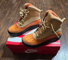 Load image into Gallery viewer, Nike Woodside 2 High ACG Shoes.        Size 6Y!                New!     Very Nice!
