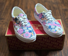 Load image into Gallery viewer, Vans Classic Era &quot; Retro Floral&quot; Shoes
