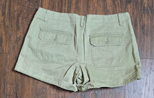 Load image into Gallery viewer, Old Navy Shorts(Size10)
