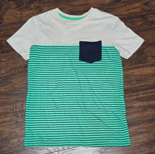 Load image into Gallery viewer, Old Navy Tee/Juniors(8)!
