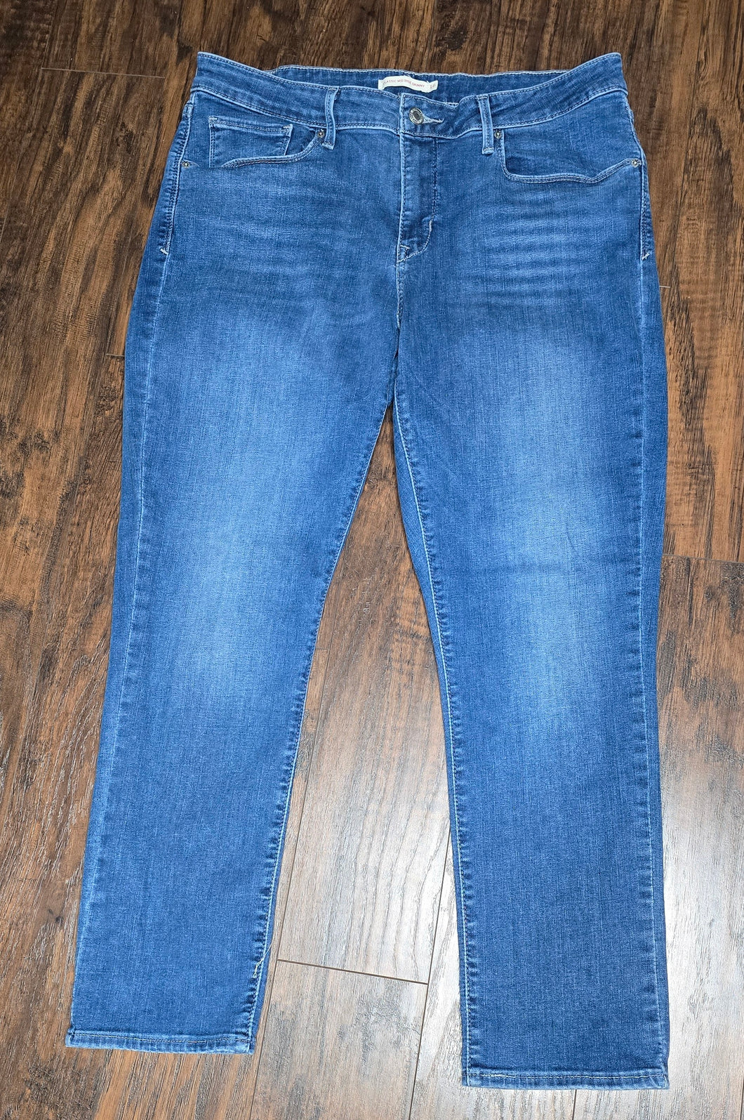 Levi's Classic Mid-Rise Skinny Jeans(Size 16)
