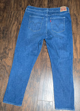 Load image into Gallery viewer, Levi&#39;s Classic Mid-Rise Skinny Jeans(Size 16)
