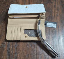Load image into Gallery viewer, Guess Purse
