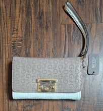 Load image into Gallery viewer, Guess Purse
