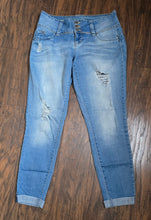 Load image into Gallery viewer, YMI Jeans(Size 9)
