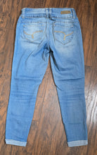 Load image into Gallery viewer, YMI Jeans(Size 9)

