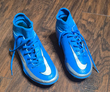 Load image into Gallery viewer, Nike Phanthom Cleats(Kids2Y)

