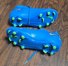 Load image into Gallery viewer, Nike Phanthom Cleats(Kids2Y)
