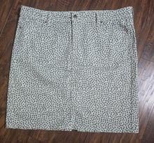 Load image into Gallery viewer, Wrangler Floral Skirt(Plus18M)
