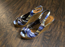 Load image into Gallery viewer, Moda Spana Nika Blue&amp;Gold Silk Platform Wedge Heel Open Toe Shoes(8M)
