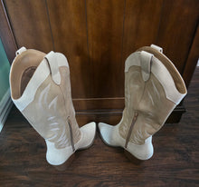 Load image into Gallery viewer, Indigo rd. CowGirl Boots(9.5)
