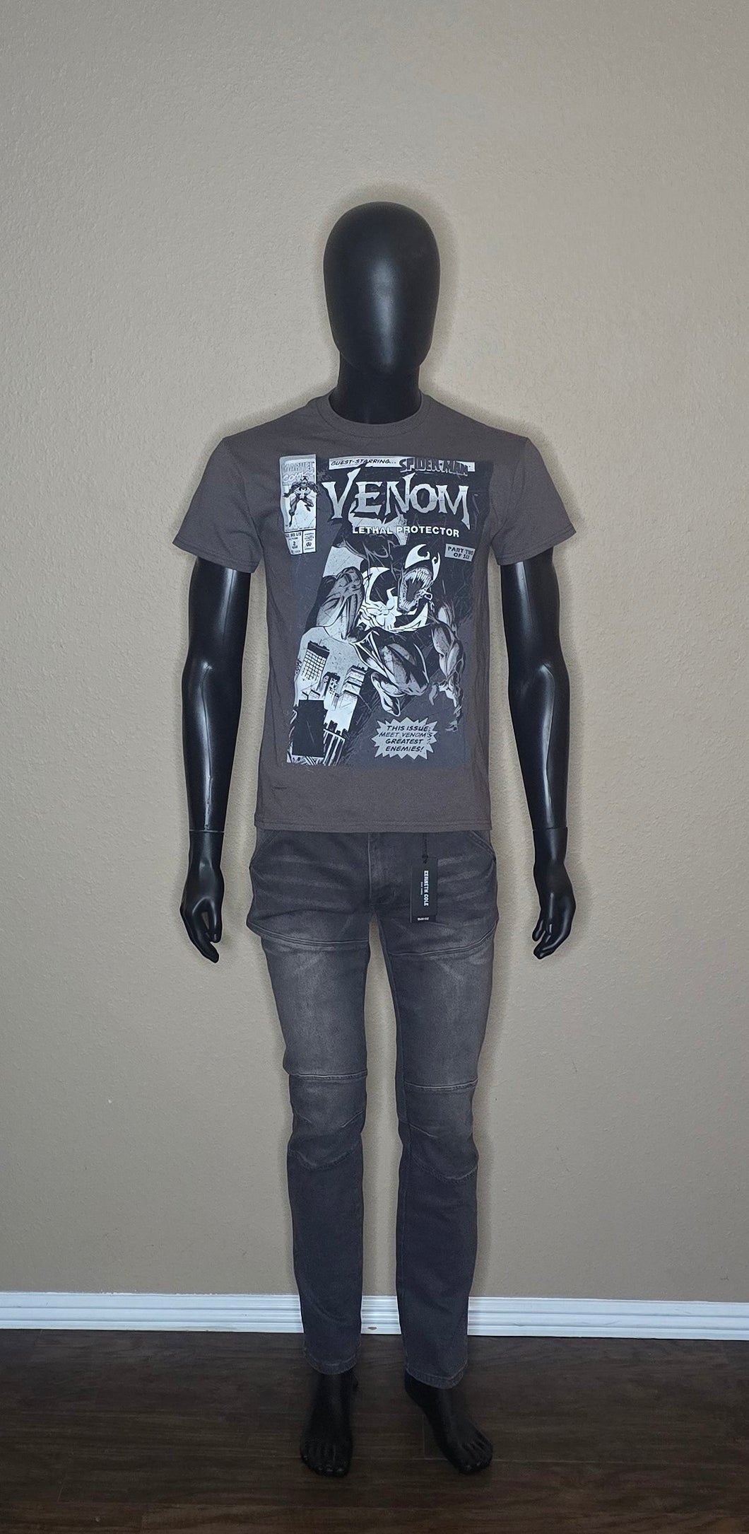 Marvel Venom T-Shirt(Small)