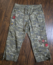 Load image into Gallery viewer, Style &amp; Co. Capri Pants(Size8)
