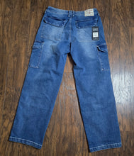 Load image into Gallery viewer, True Religion Cargo Jeans(Size30)
