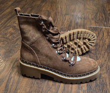 Load image into Gallery viewer, Steve Madden Rainier Booties Cognac Brown(6.5)
