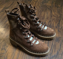Load image into Gallery viewer, Steve Madden Rainier Booties Cognac Brown(6.5)
