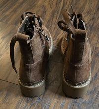 Load image into Gallery viewer, Steve Madden Rainier Booties Cognac Brown(6.5)
