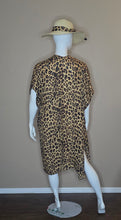 Load image into Gallery viewer, Rachel Zoe UPA 50 + Adjustable Hat 2 Piece Set &amp; Kimono(SizeOS)
