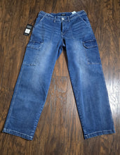 Load image into Gallery viewer, True Religion Cargo Jeans(Size30)
