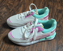 Load image into Gallery viewer, Puma Tye-Dye Shoes(Juniors5.5)
