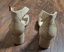 Load image into Gallery viewer, Dream Pairs Gold Glitter Style  Heels(Size5)
