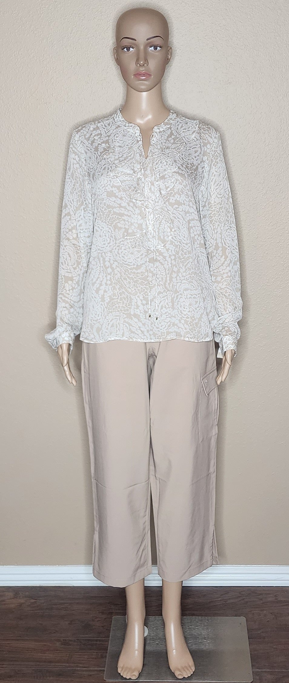 Tommy Hilfiger Blouse & Capri Pants Set(Med)Top(Sm)Pants