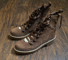 Load image into Gallery viewer, Steve Madden Rainier Booties Cognac Brown(6.5)
