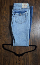 Load image into Gallery viewer, True Religion Joey Mid Rise Flare Leg Jeans(Size31)
