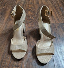 Load image into Gallery viewer, Dream Pairs Gold Glitter Style  Heels(Size5)
