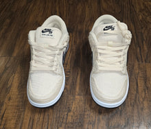 Load image into Gallery viewer, Nike Albino &amp; Preto x Dunk low SB jiu&#39;jitsu&#39;Shoes(Mens(5)&amp;(7.5)
