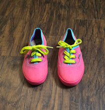 Load image into Gallery viewer, Lil BOBS From Skechers Shoes(12Y)
