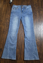 Load image into Gallery viewer, True Religion Joey Big T Flap Flare Jeans(Size29)

