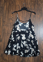 Load image into Gallery viewer, Brandy Melville Floral Top(Size10)

